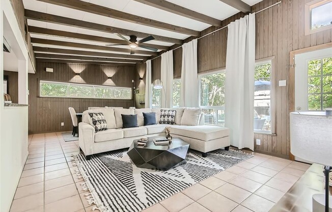 5009 STRASS DR