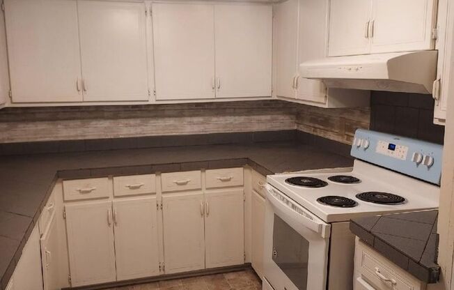 3 beds, 1 bath, $1,125