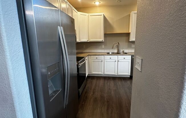 3 beds, 3 baths, $2,400, Unit # 32