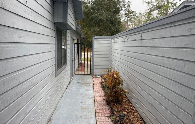 3 Bedroom Backing up to San Felasco Hammock