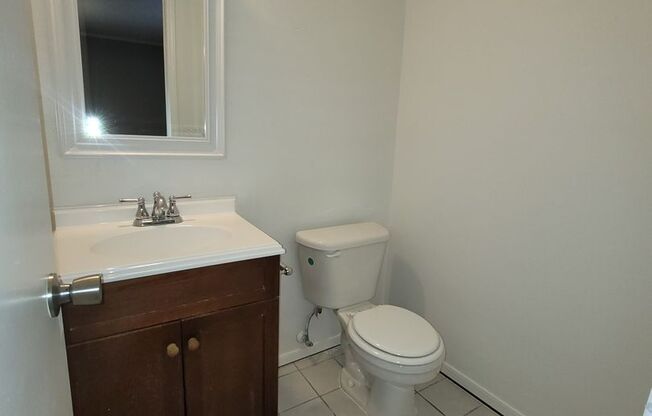 3 beds, 1.5 baths, 1,253 sqft, $1,550, Unit 2105 South Ash Ave