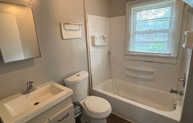 Spacious 2 Bed House - Waiting for you to Call HOME! DEPOSIT-FREE Renting option thru OBLIGO! Deposit Alternative available.