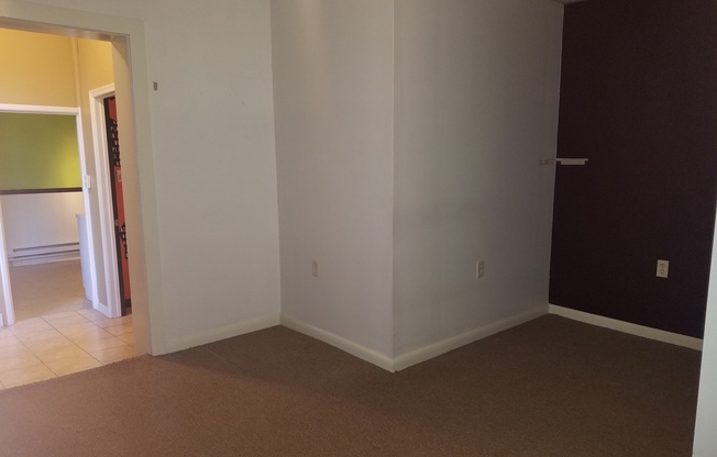 1 bed, 1 bath, $695, Unit 511 W. MARKET ST. #1R