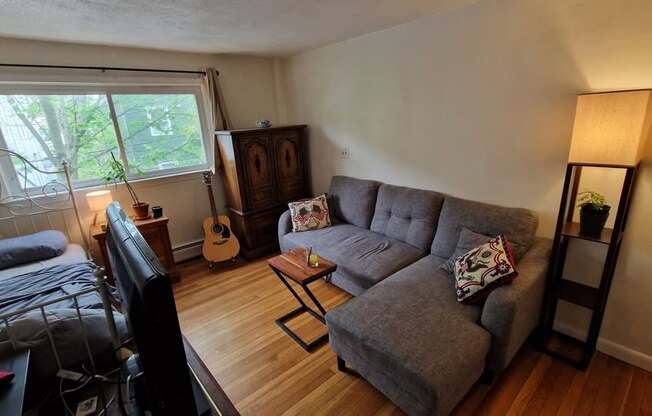 19 HUNTING ST