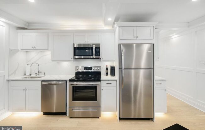 Beautifully Renovated 1 Bed Unit @ The Dorchester in Rittenhouse Square