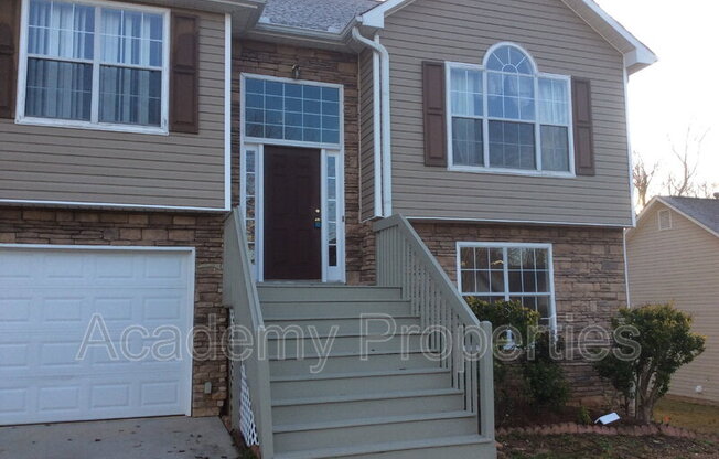 390 SUMMER HL CIR