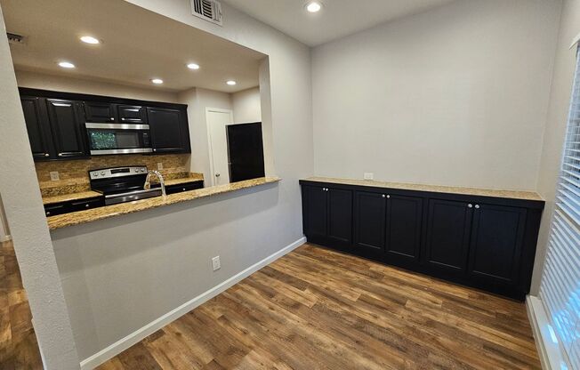 Minutes away from Downtown, Uptown, Deep Ellum, Top Golf, North Park Mall, SMU, Shops at Park Lane, Sopac trail, White Rock trail