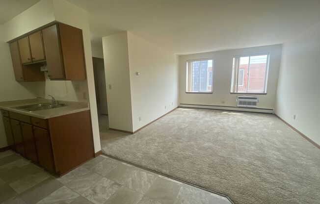 2 beds, 1 bath, 840 sqft, $1,195, Unit 321
