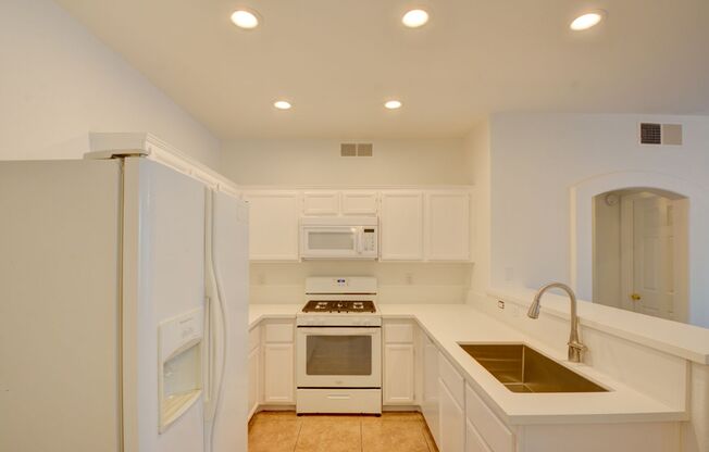 Beautiful 1 BR 1 Bath condo in Green Valley Henderson.