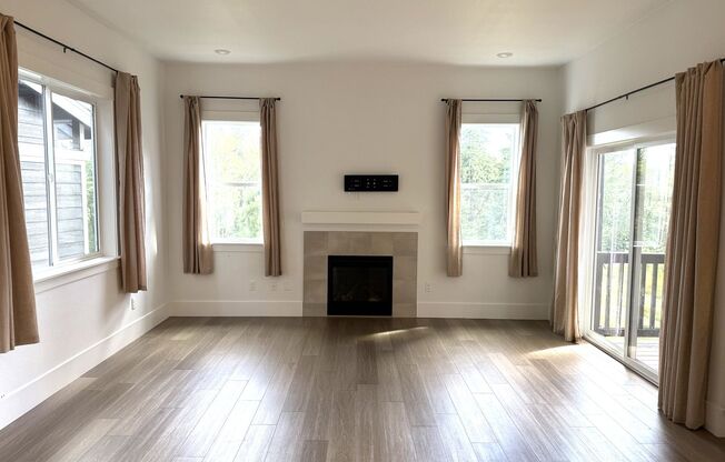 17820 SW Maiden Court ~ MOVE-IN SPECIAL $500 Off 1st Month's Rent!! Amazing Tri-Level Home