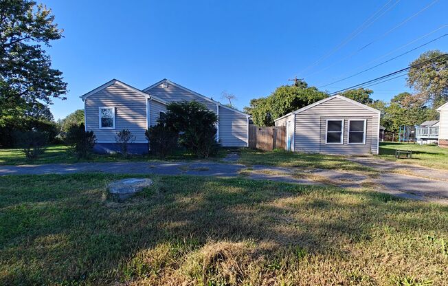 4 bedroom home with detached building