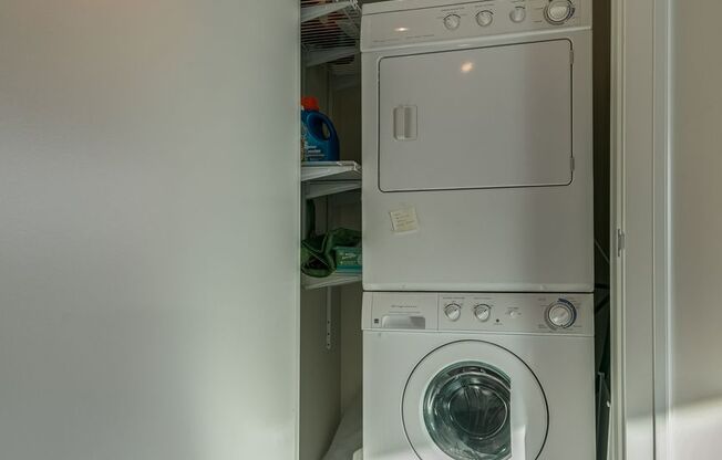2 beds, 2 baths, $3,000, Unit Unit 3909