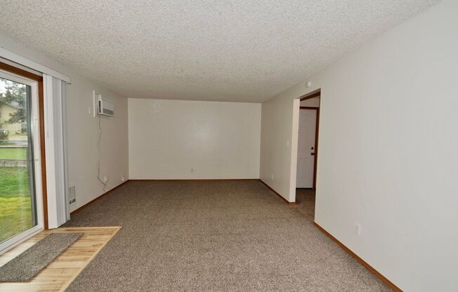 2 bed 1 bath apartment (4plex building)