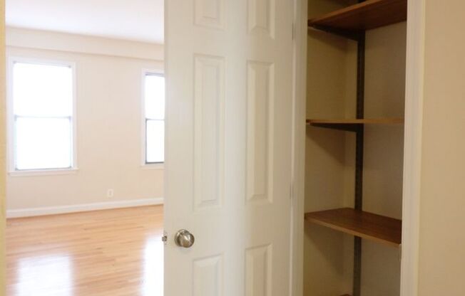 1 bed, 1 bath, 840 sqft, $3,295, Unit H410