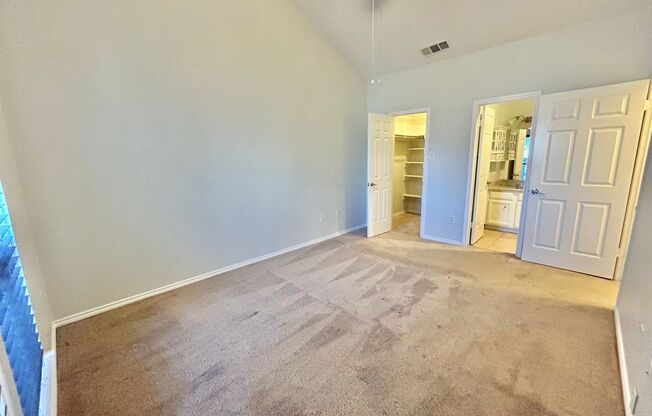 2 beds, 1 bath, $1,450, Unit # 517