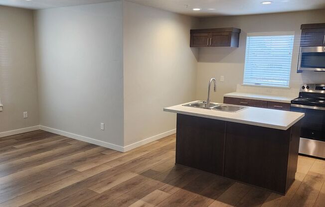 Chets Place Built in 2024 - 2 Bedroom 2 Bathroom w/ private baths for each bedroom