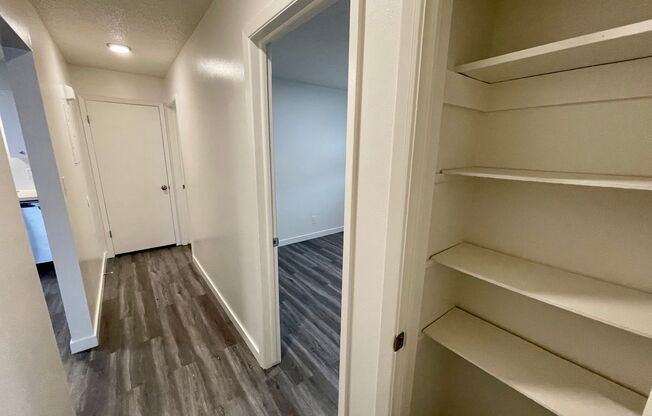 2 beds, 1 bath, 760 sqft, $1,100, Unit 12