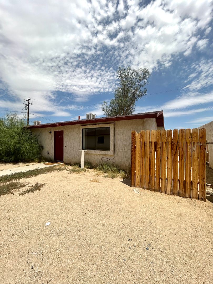 6672 Mesquite Ave.