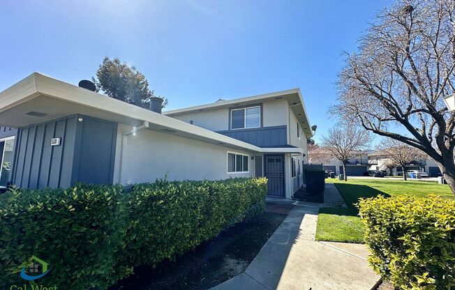 $2,495- 2 Bed/1 Bath Two Story Townhome Close to Westfield Mall in South San Jose