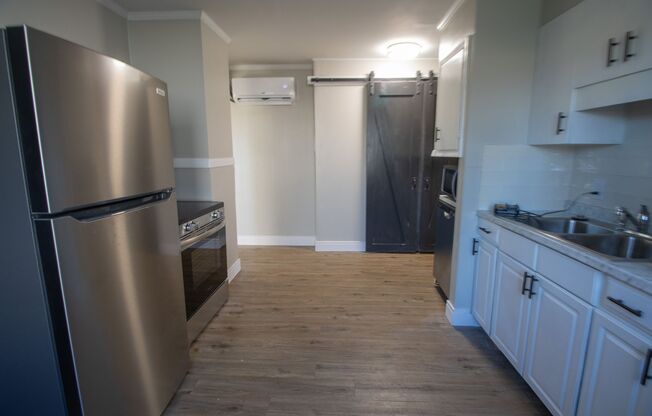 1 bed, 1 bath, 640 sqft, $895, Unit 1107 Eastland