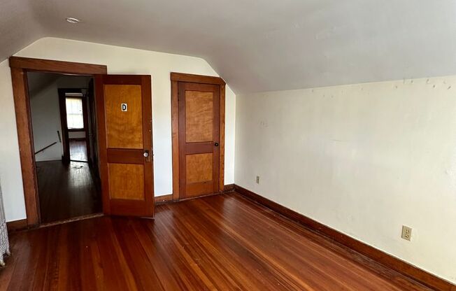 1 bed, 1 bath, $1,000, Unit 2D