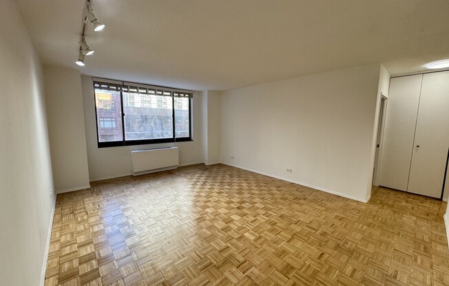 1 bed, 1 bath, 676 sqft, $4,250, Unit 5H