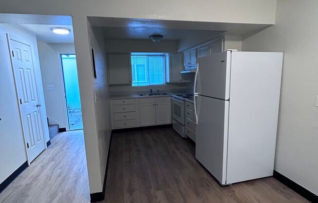 2 beds, 1 bath, 900 sqft, $1,350, Unit 18