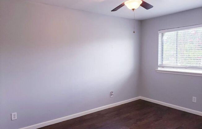 2 beds, 1 bath, 880 sqft, $1,095, Unit A