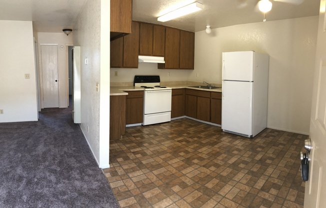 2 beds, 1 bath, $2,300, Unit 04