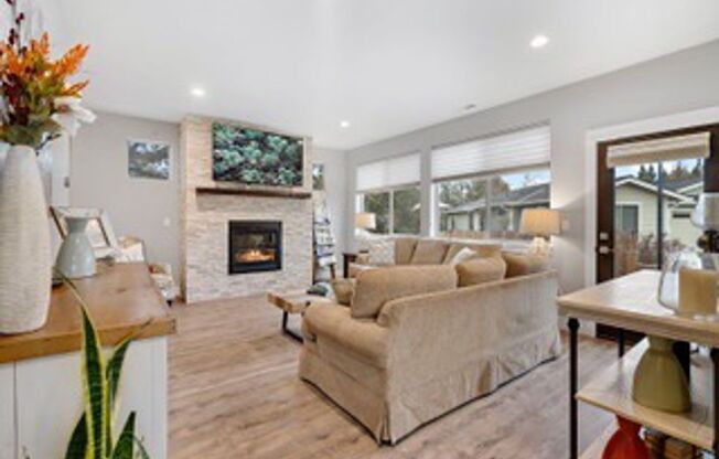 *Unfurnished* Contemporary Oasis Near St. Charles – Ideal for Comfortable Living and Entertaining