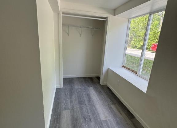 2 beds, 1 bath, 910 sqft, $1,050