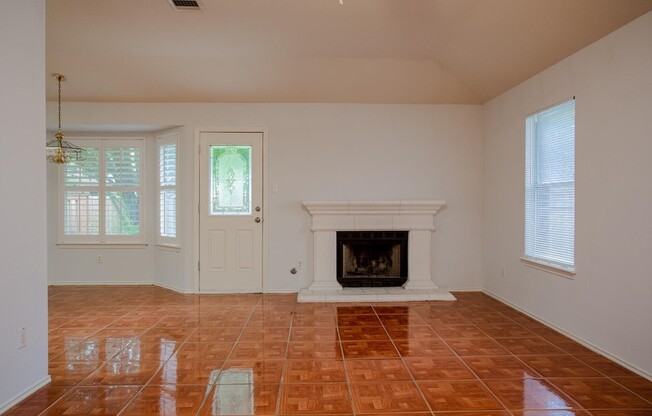 802 Luke Ln