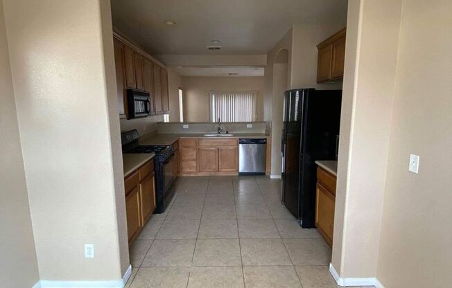 3 beds, 3 baths, $2,075, Unit 125-20-410-160