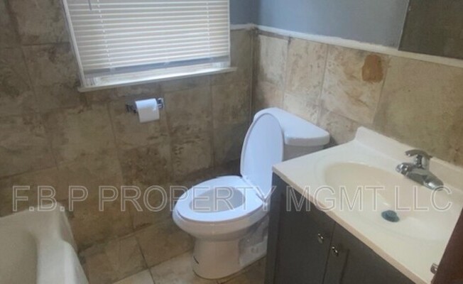 3 beds, 1 bath, 1,108 sqft, $1,300