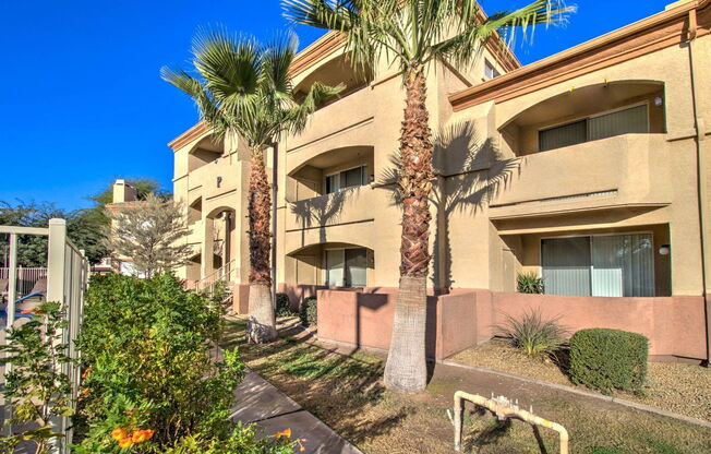 1 bed, 1 bath, 745 sqft, $1,300, Unit 2072