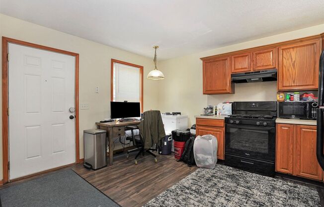 AVAILABLE IN NOVEMBER! 3 Bedroom, 1.5 Bath House in Grand Rapids
