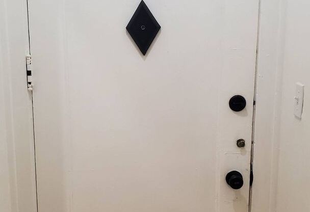 Studio, 1 bath, 412 sqft, $1,389, Unit 104