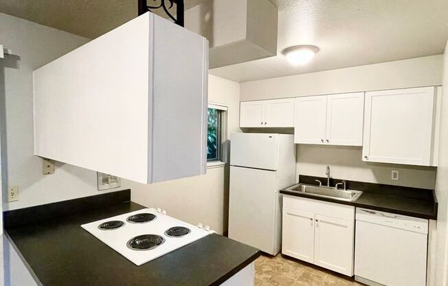 3 beds, 1 bath, $1,795, Unit 6348