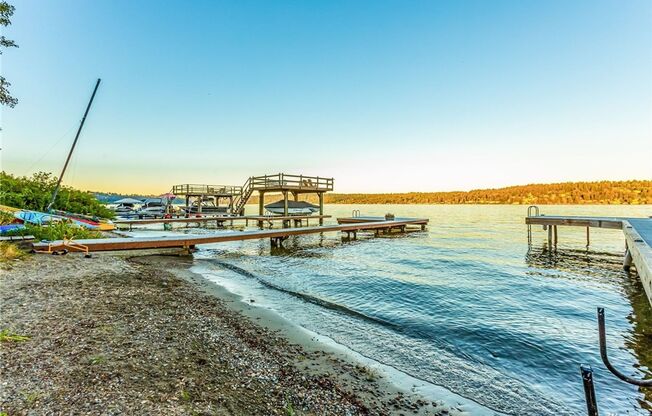 Stunning Lake Sammamish 50 Foot Waterfront Property for Lease in Bellevue