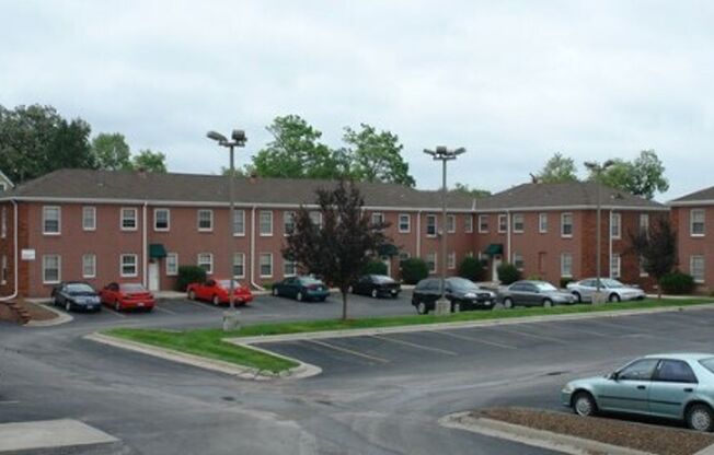 Hillside Court Apartments (3108 Davenport St.)