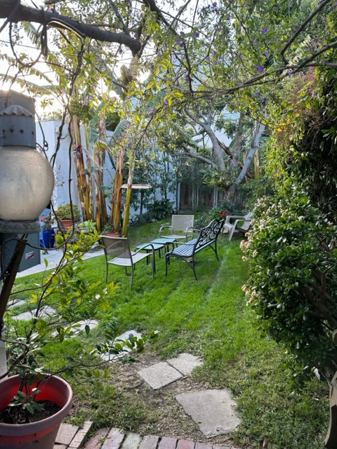 1057 MASSELIN AVE