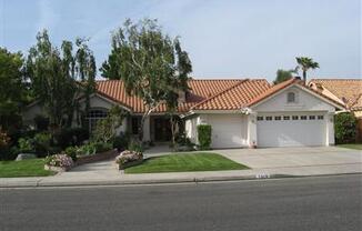 7316 Calle Los Manzanos- 4bd Plus Office 2.5ba SW