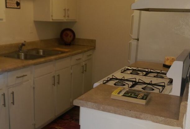 2 beds, 1 bath, 840 sqft, $975, Unit 2847 D