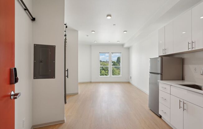 Studio, 1 bath, 288 sqft, $1,640, Unit Unit 103