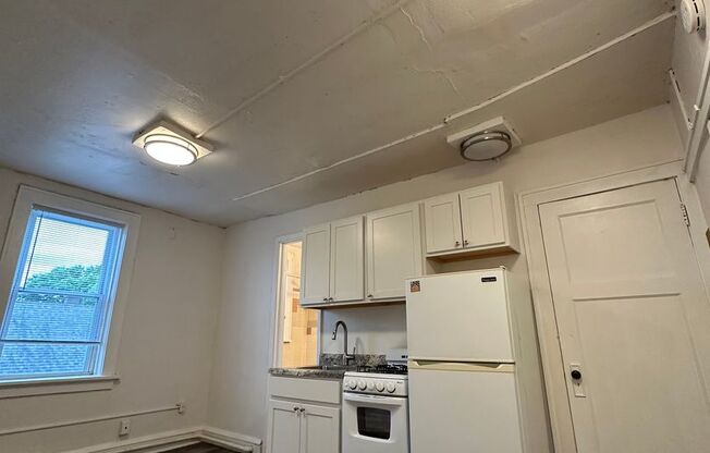 Studio, 1 bath, $725, Unit 35