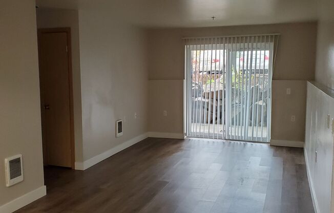 2 beds, 1 bath, 900 sqft, $2,025, Unit 24