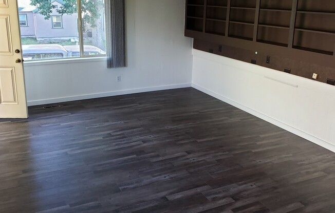 Spacious Duplex - 8 Minute Drive to Boise State University  - 3 bedroom 1 bathroom