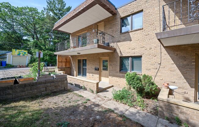 Great pet friendly 1 BR/1Bath  in St. Anthony Park