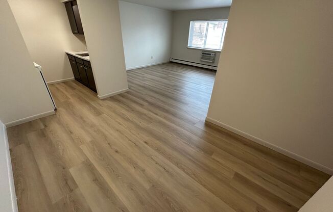 2 beds, 1 bath, $1,295, Unit 109