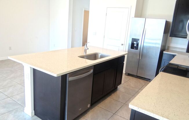 Gorgeous 3bed /2.5 bath townhome